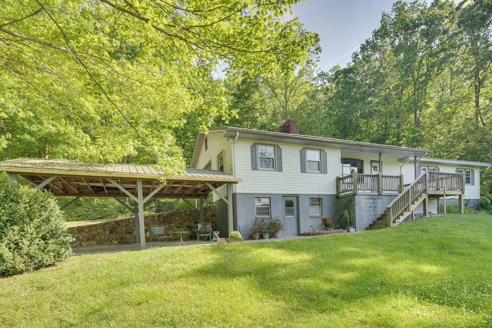 photo 1 of Pet-friendly Saluda Home w/ Mountain Views!
