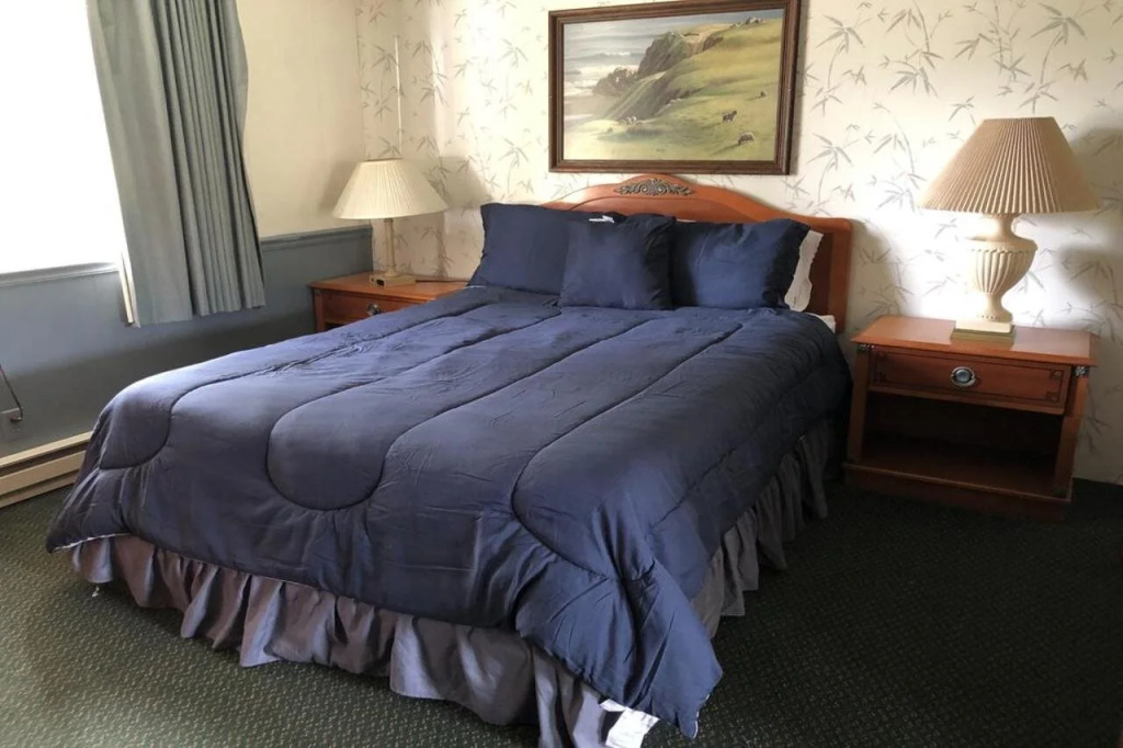 photo 1 of Pine Beach Inn