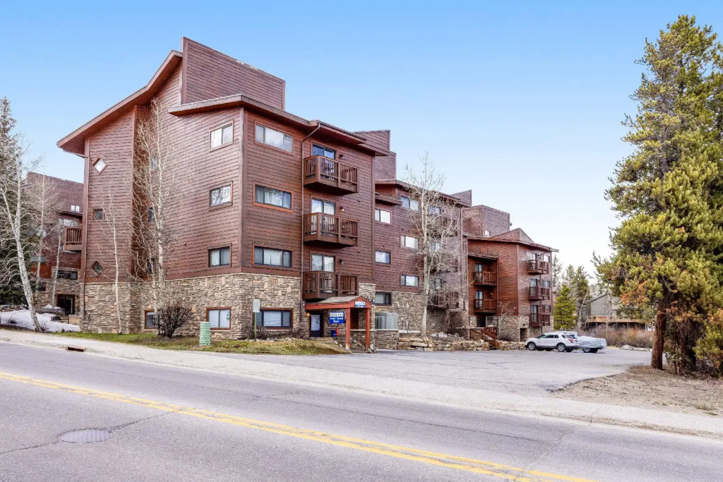 photo 1 of Pine Ridge Condominiums