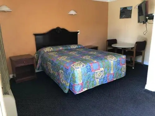 photo 1 of Pine Tree Inn