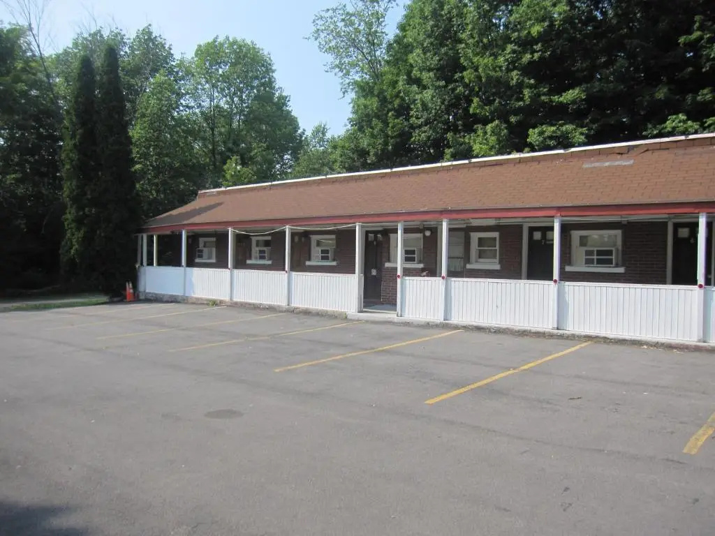 photo 1 of Pinecrest Motel