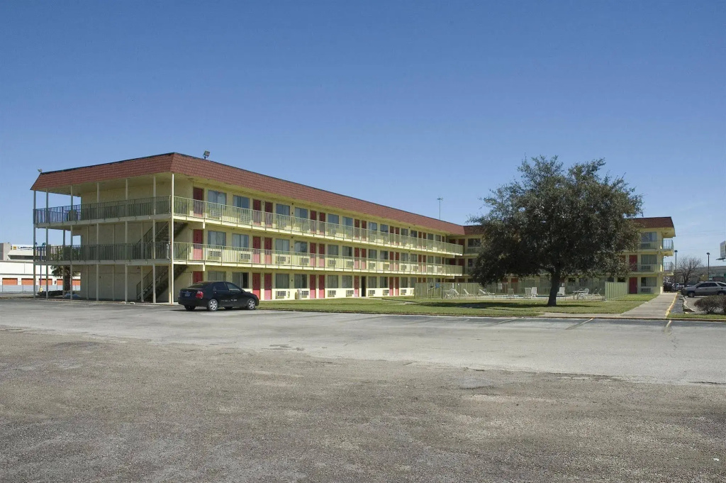photo 1 of OYO Hotel Houston Southwest I-69