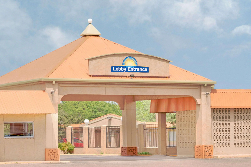 photo 1 of Days Inn by Wyndham Plainview