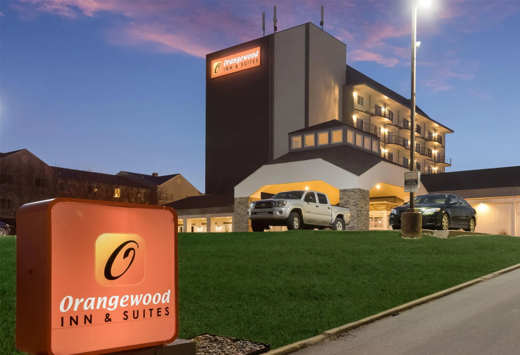 photo 1 of Orangewood Inn & Suites Kansas City Airport