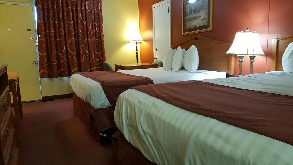 photo 1 of Plaza Inn Springfield