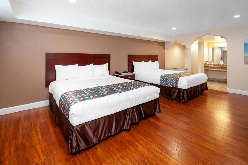 photo 1 of Travelodge by Wyndham Harbor City