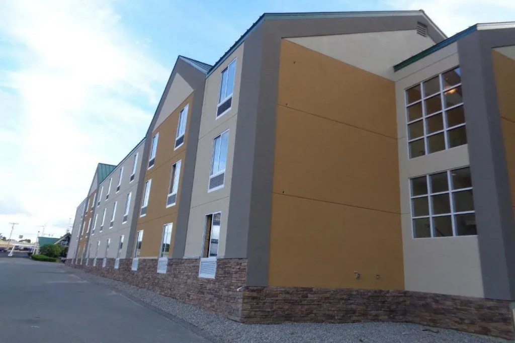 photo 1 of Plymouth Bay Inn and Suites