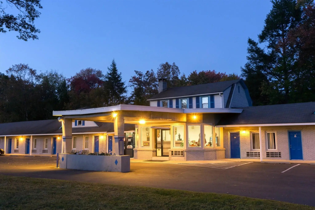 photo 1 of Pocono Night Lodge