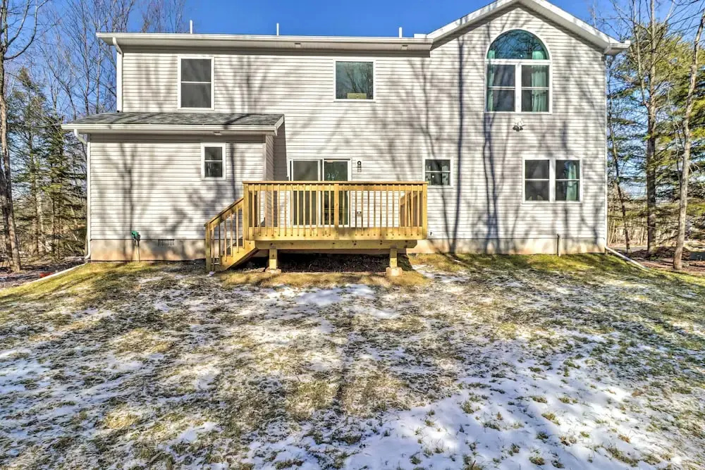 photo 1 of 3 Mi to Kalahari: Pocono Summit Home w/ Pool Table