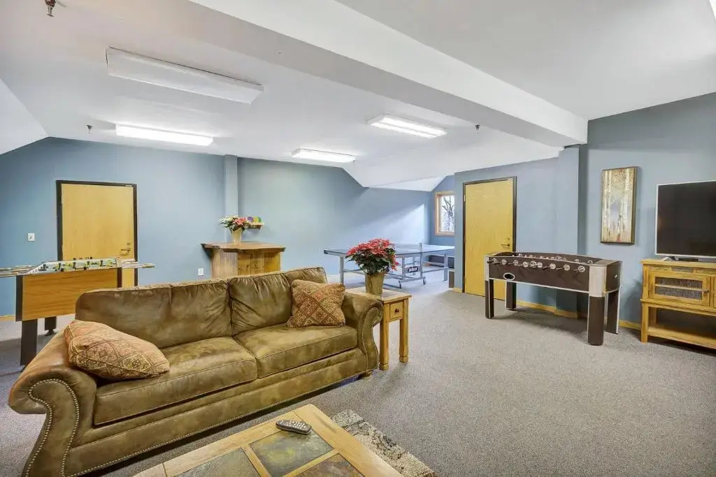 photo 1 of Premier Condo completely renovated Highridge C8