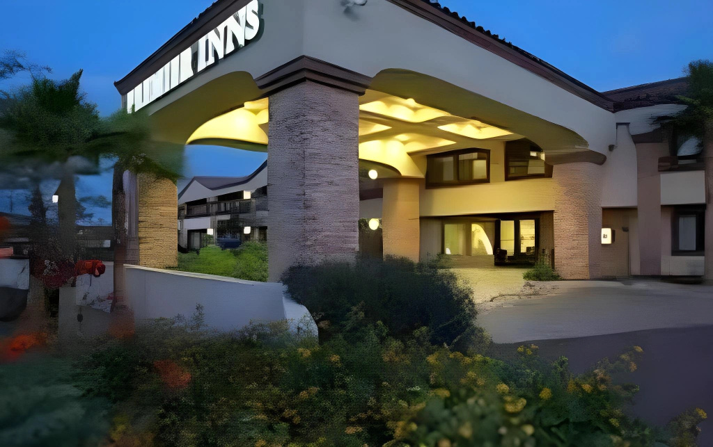 photo 1 of Premier Inns Tolleson