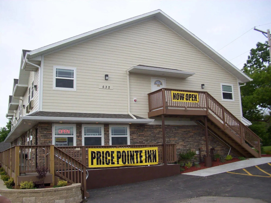 photo 1 of Price Pointe Inn