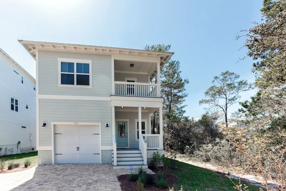 photo 1 of Prime Locale - 3 Br Home