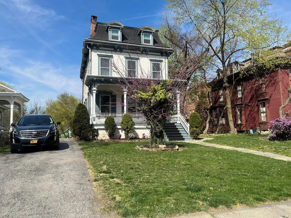 photo 1 of 2Br Private Victorian Apartment in City Location on Half Acre Sleeps 5
