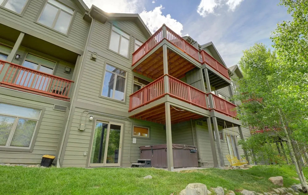 photo 1 of Prospector Point E 4br 3.5ba 4 Bedroom Townhouse by RedAwning