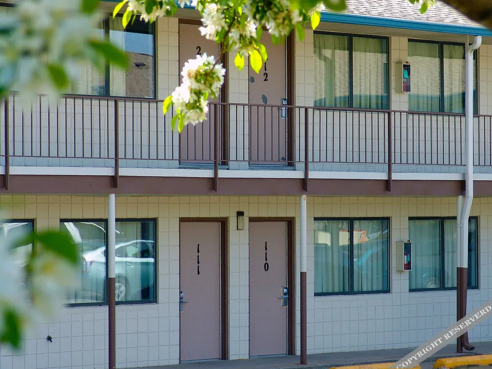 photo 1 of Quad City Inn