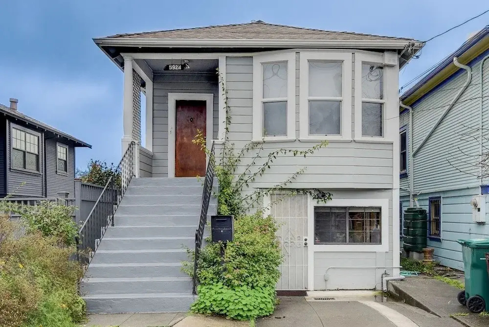 photo 1 of Quaint And Charming 2br Apt In Central Oakland 2 Bedroom Apts by Redawning