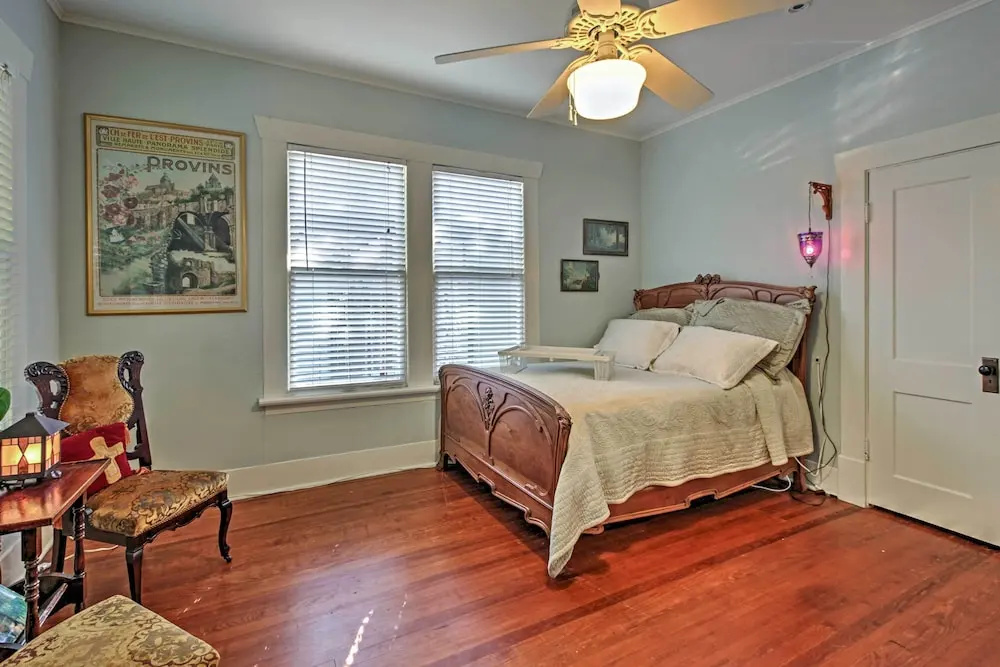 photo 1 of Houston Montrose Home: Walk to Bars & Restaurants!