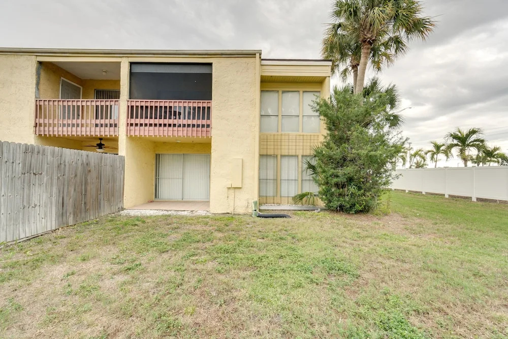 photo 1 of Quaint Sarasota Condo: 4 Mi to Siesta Key Beach!