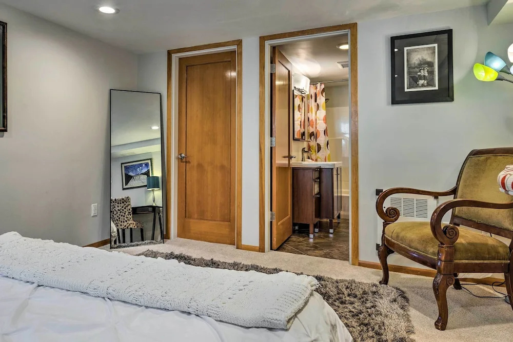 photo 1 of Quaint Seattle Apt ~ 1 Mi to UW Campus!, Seattle