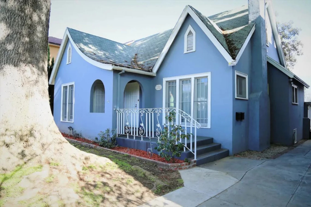 photo 1 of QUAINT UPDATED 2-BEDROOM HOUSE IN GLENDALE  (p2)