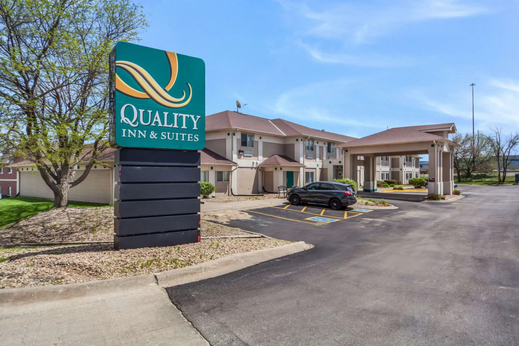 photo 1 of Quality Inn & Suites Omaha Chalco