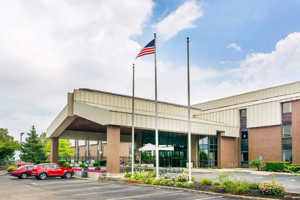 photo 1 of La Quinta Inn & Suites by Wyndham Miamisburg Dayton South