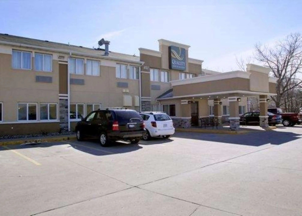 photo 1 of Quality Inn & Suites Des Moines Airport
