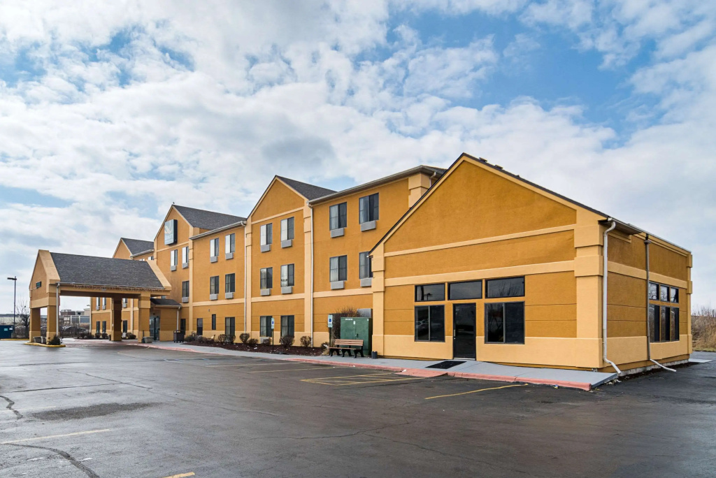 photo 1 of Quality Inn & Suites Harvey - Chicago Southland