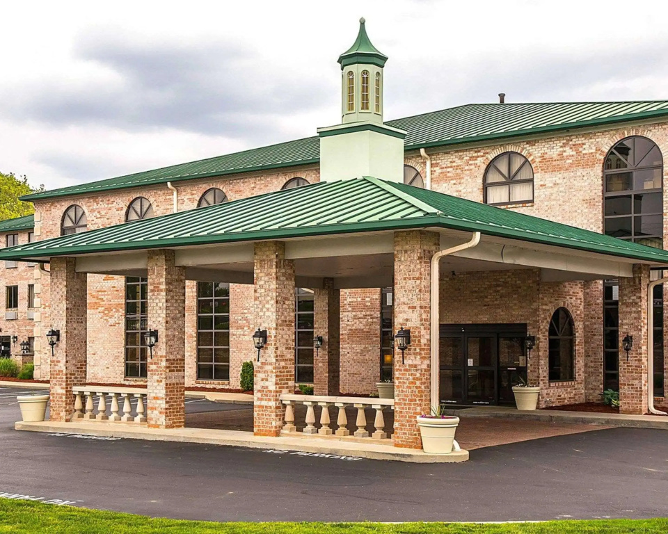 photo 1 of Quality inn & Suites Cincinnati I-275