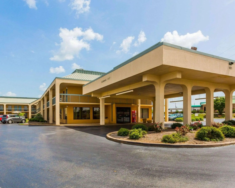 photo 1 of Econo Lodge Inn & Suites
