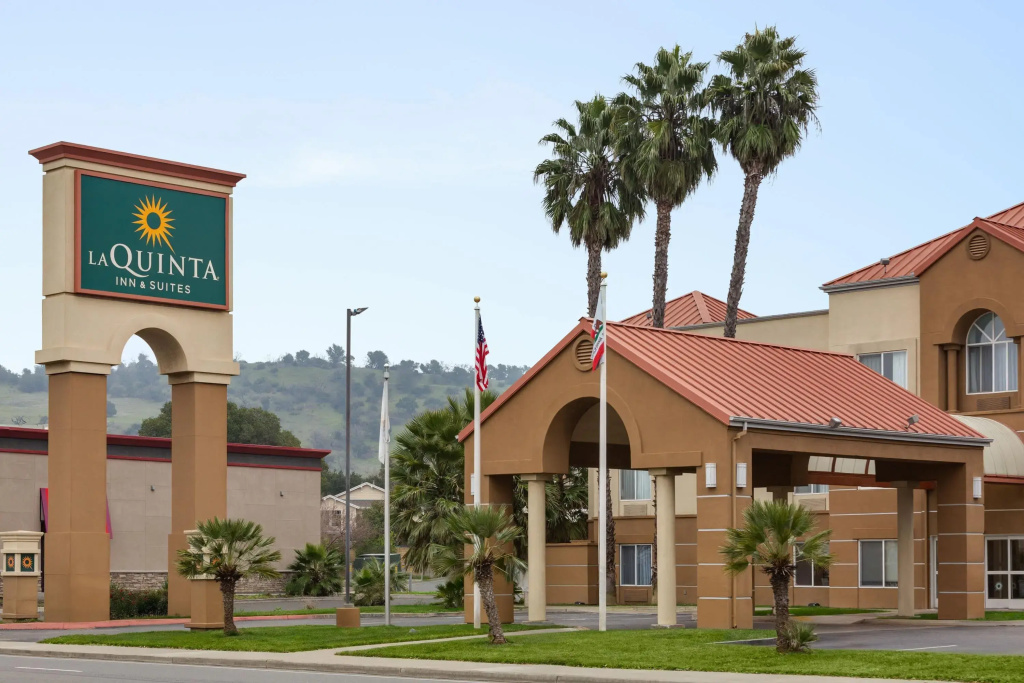 photo 1 of La Quinta Inn & Suites by Wyndham Fairfield - Napa Valley