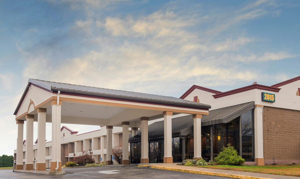 photo 1 of Red Roof Inn & Suites Mt Holly - McGuire AFB