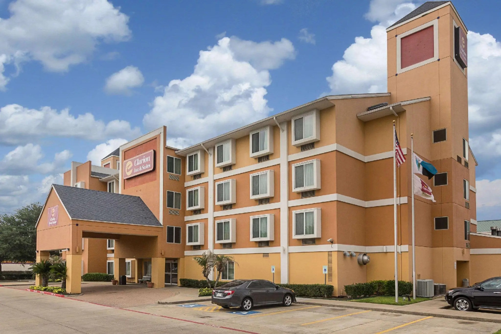 photo 1 of Quality Inn & Suites West Chase