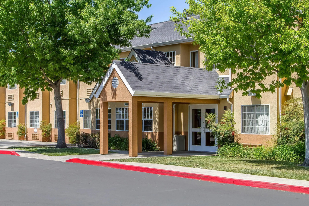 photo 1 of Econo Lodge Inn & Suites Santa Rosa South