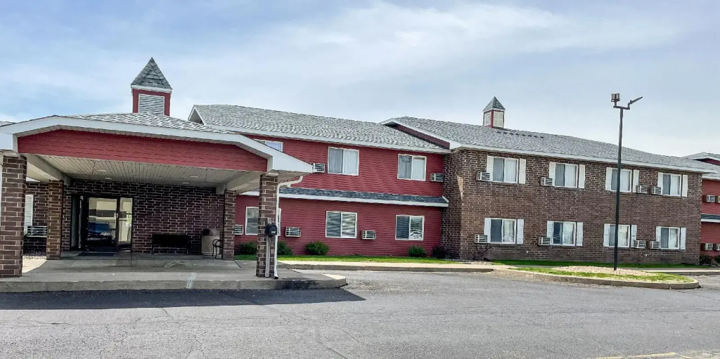 photo 1 of Hudson Inn & Suites