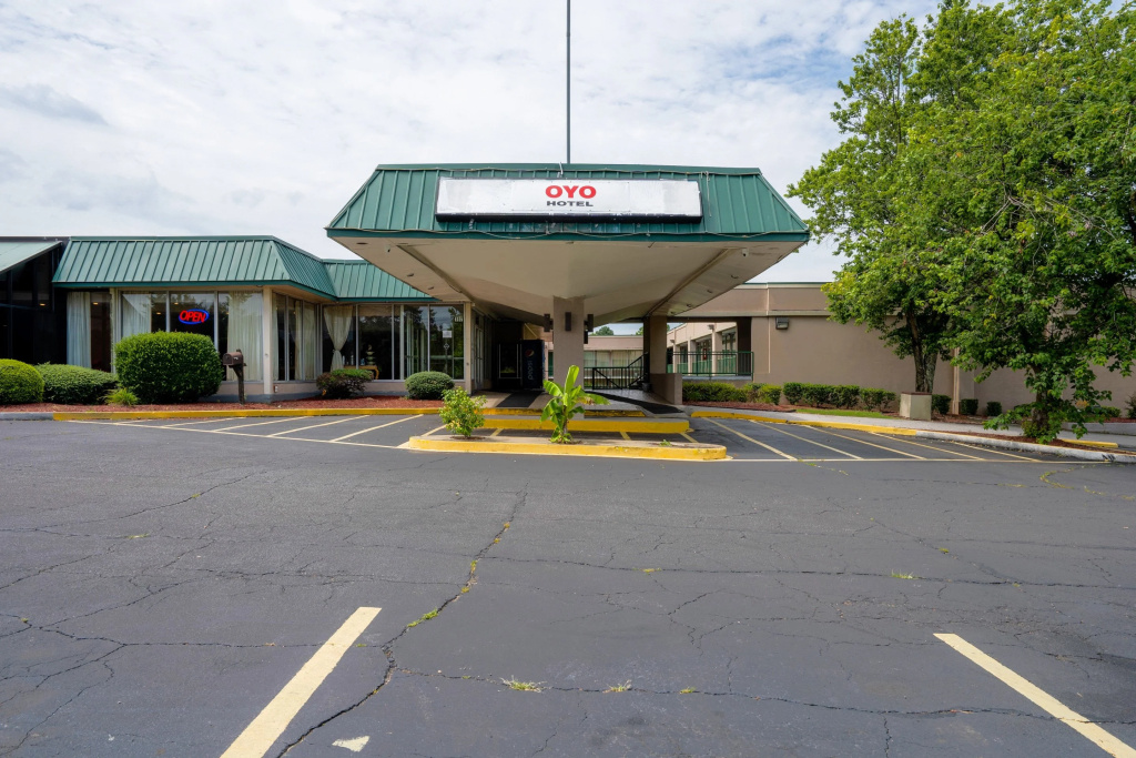 photo 1 of 121 Motel Henderson