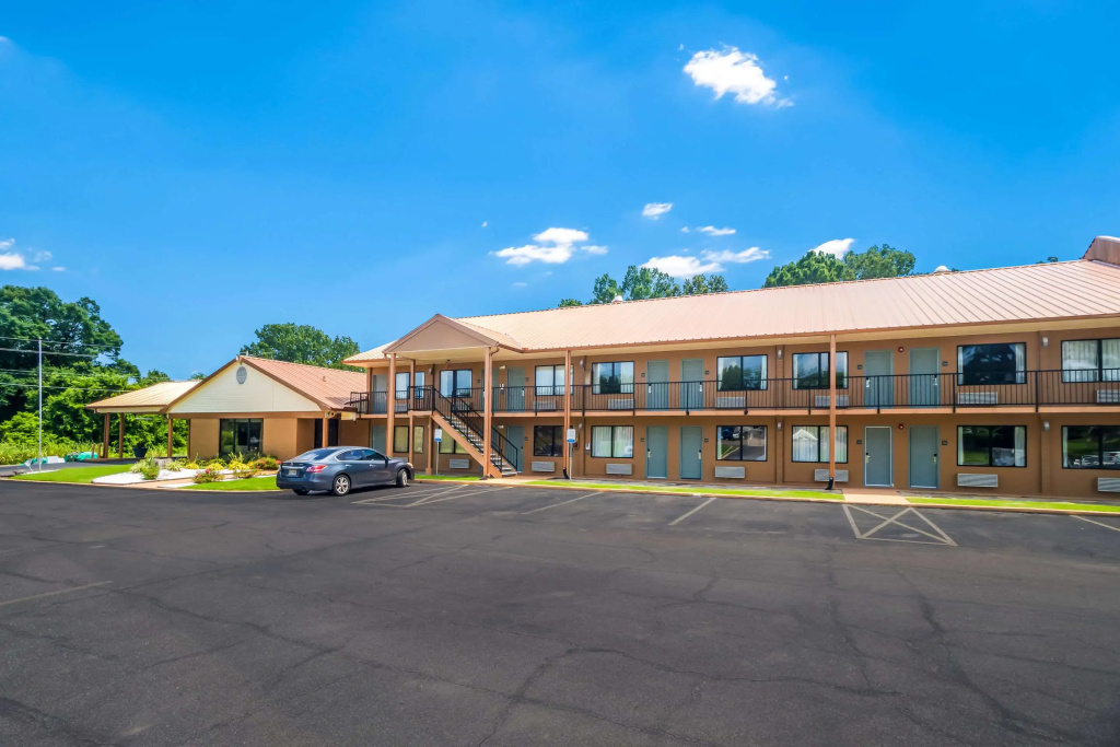 photo 1 of Quality Inn & Suites Corinth West