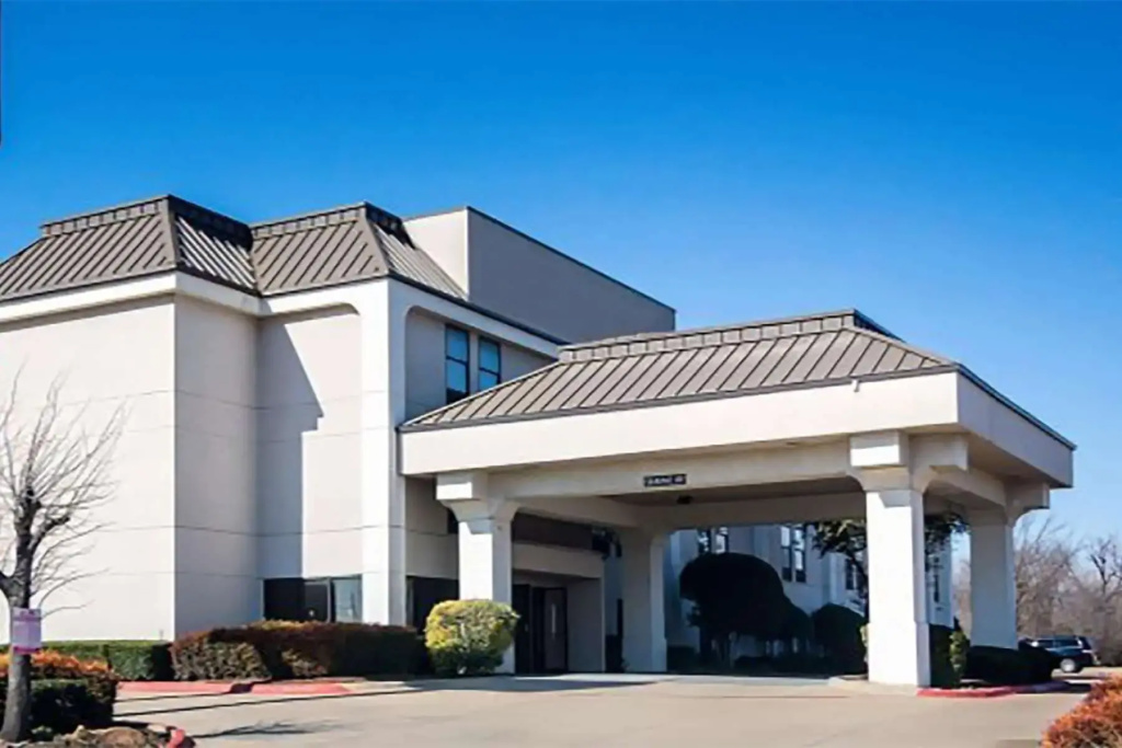 photo 1 of Days Inn by Wyndham Fort Worth North / Fossil Creek