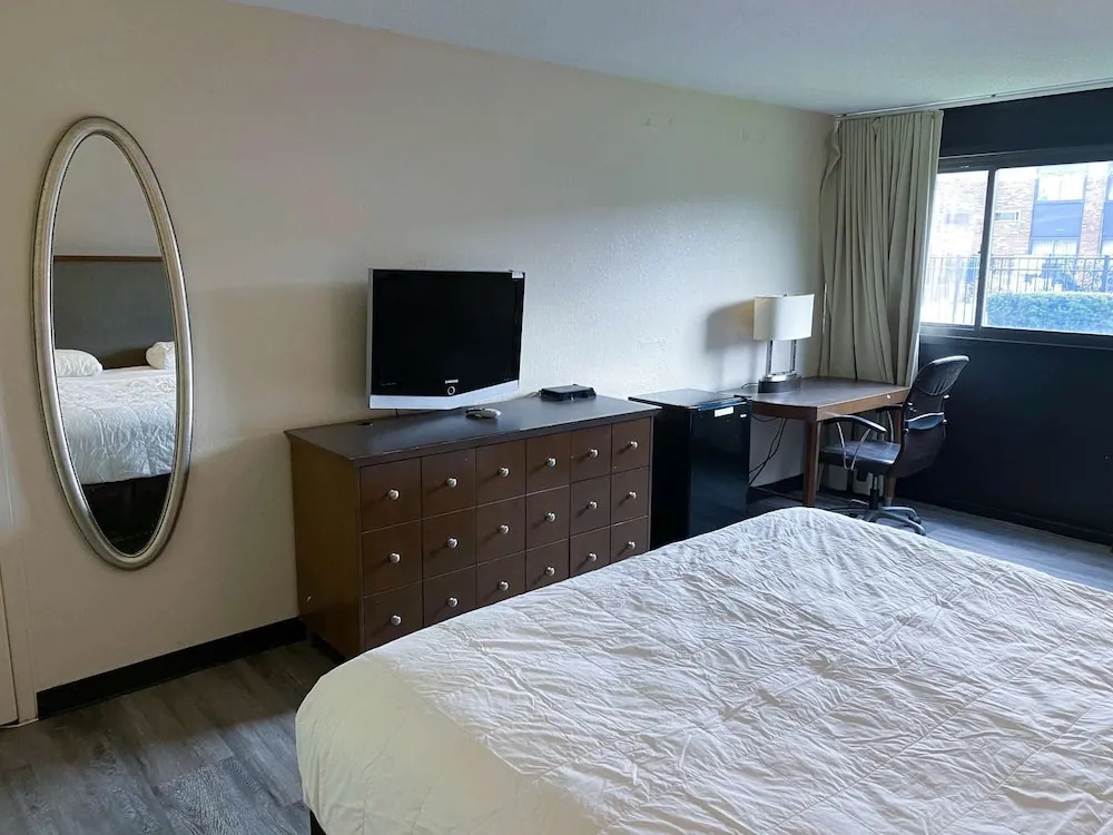 photo 1 of Quality Inn Rochester Airport