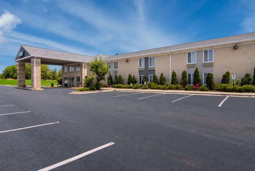 photo 1 of Quality Inn Aurora - Naperville Area