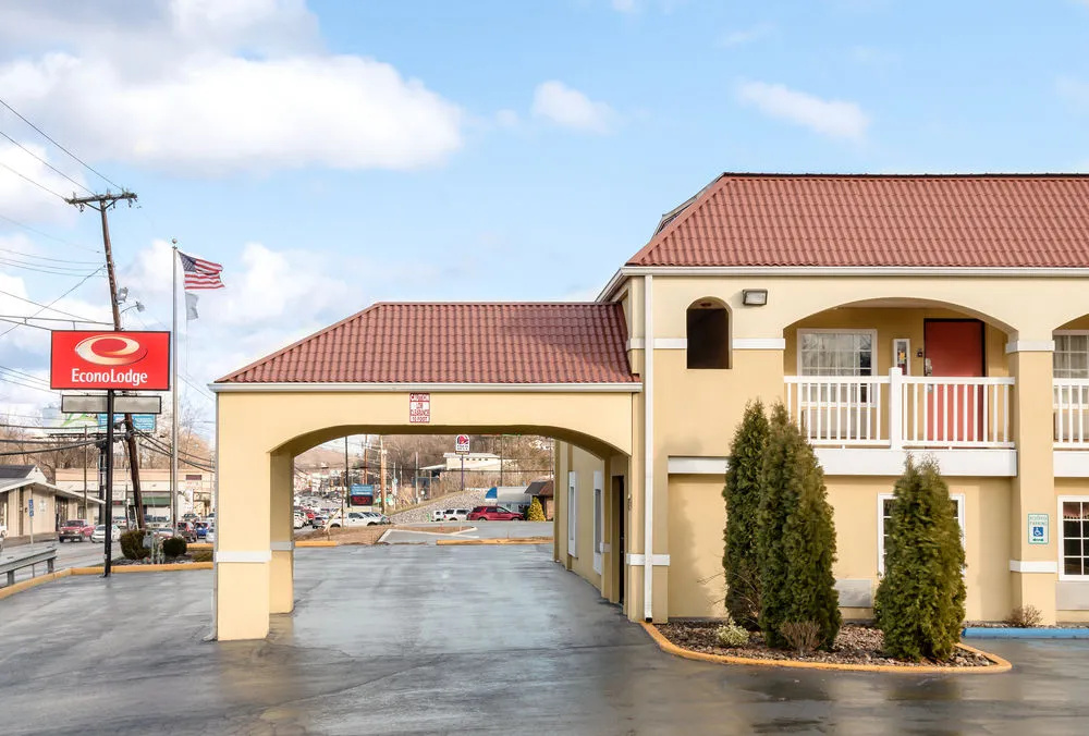 photo 1 of Econo Lodge Huntington - Barboursville University Area