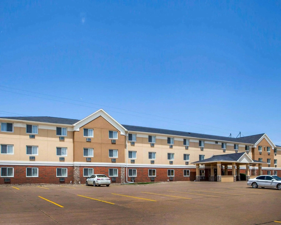 photo 1 of Quality Inn & Suites Davenport near I-80