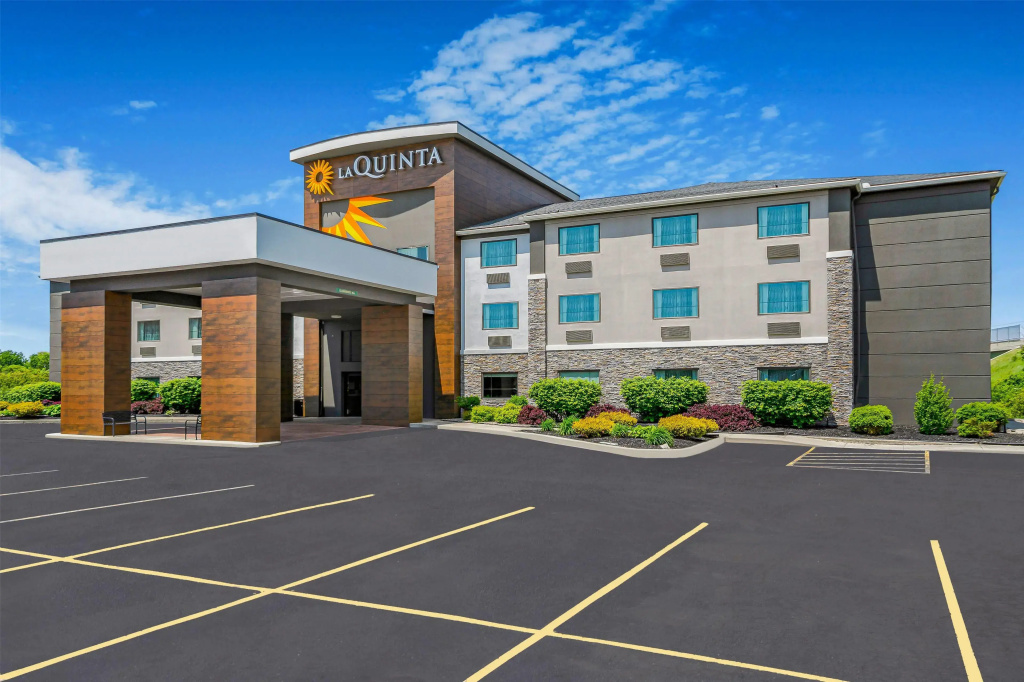 photo 1 of La Quinta Inn & Suites by Wyndham Batavia