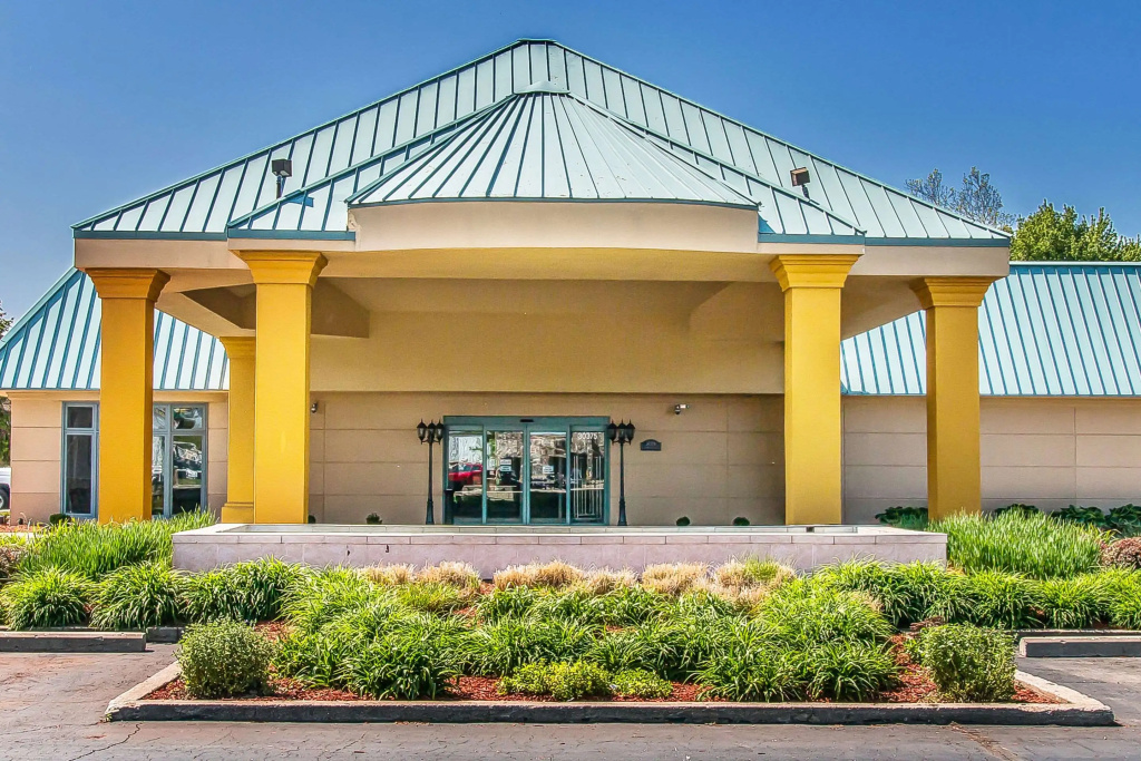 photo 1 of Quality Inn and Suites Livonia