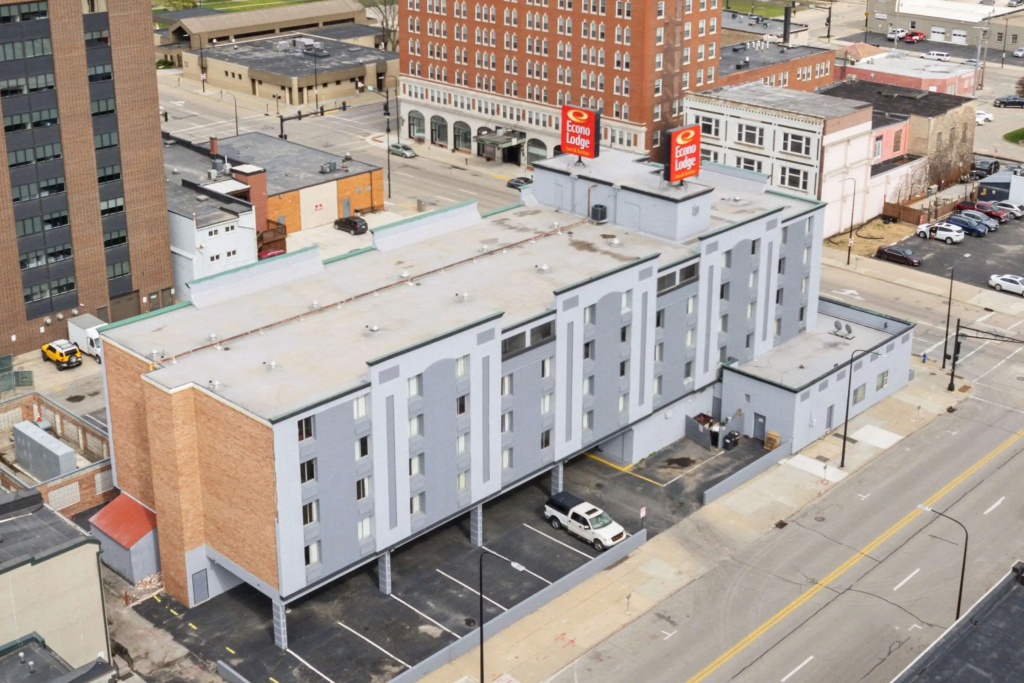 photo 1 of Econo Lodge Inn & Suites Waterloo Downtown