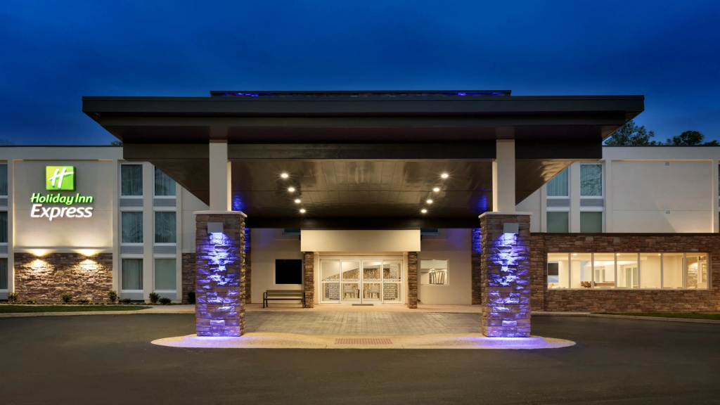 photo 1 of Holiday Inn Express Williamsbrg Busch Gardens Area by IHG