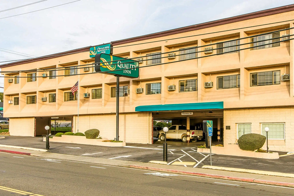 photo 1 of Auburn House Hotel