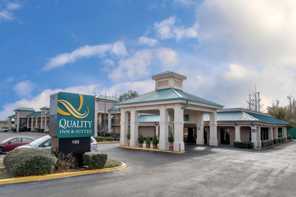 photo 1 of Quality Inn & Suites Clinton - Jackson West
