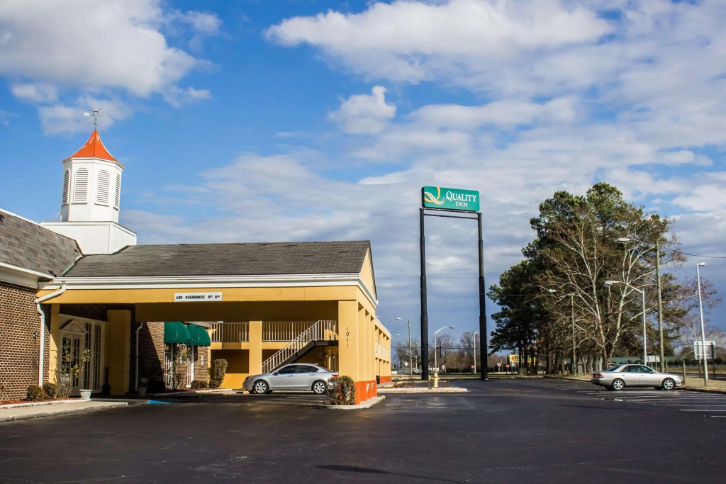 photo 1 of Red Roof Inn Dunn